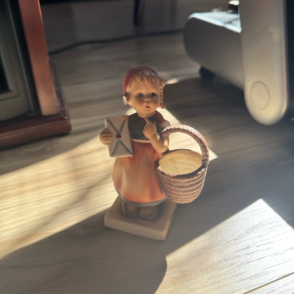 Goebel girl Figurine with Basket and Letter